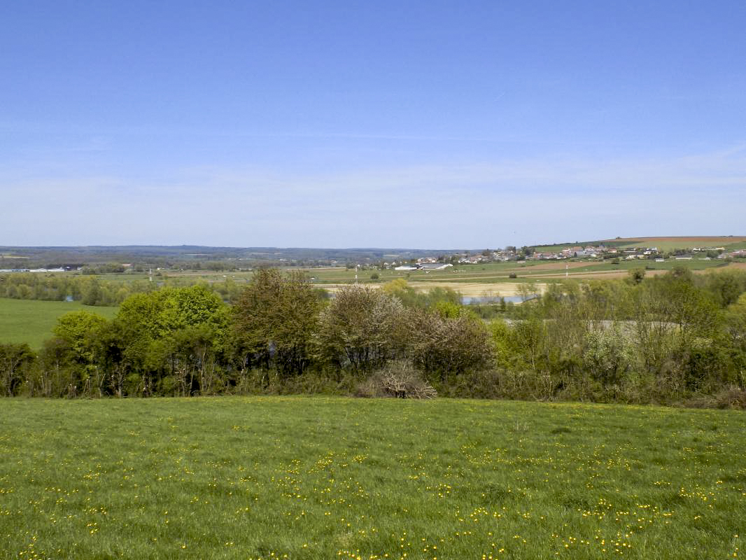 Ligne Maginot - 2C - LA CABRETTE - (Blockhaus pour canon) - Vue vers le nord-est, Mairie - R Tucker