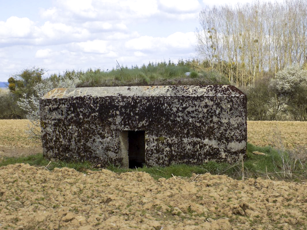 Ligne Maginot - 3C - FONTAINE ST PIERRE - (Blockhaus pour arme infanterie) - L'arrière avec l'entrée hommes - R Tucker