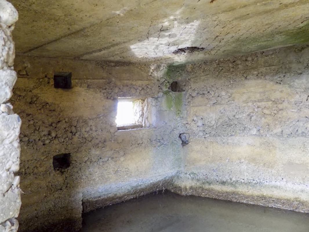 Ligne Maginot - 3C - FONTAINE ST PIERRE - (Blockhaus pour arme infanterie) - Face gauche, créneau Hotchkiss - R Tucker