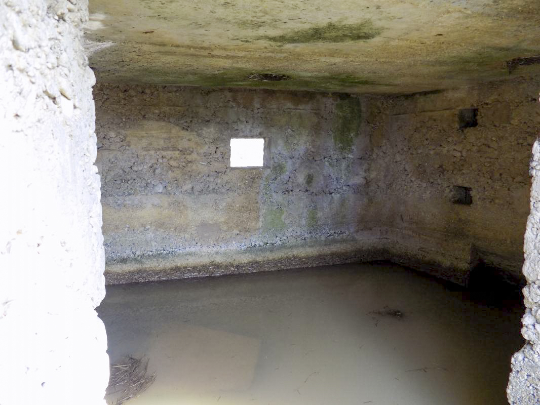 Ligne Maginot - 3C - FONTAINE ST PIERRE - (Blockhaus pour arme infanterie) - Face frontale, créneau FM/Obs - R Tucker
