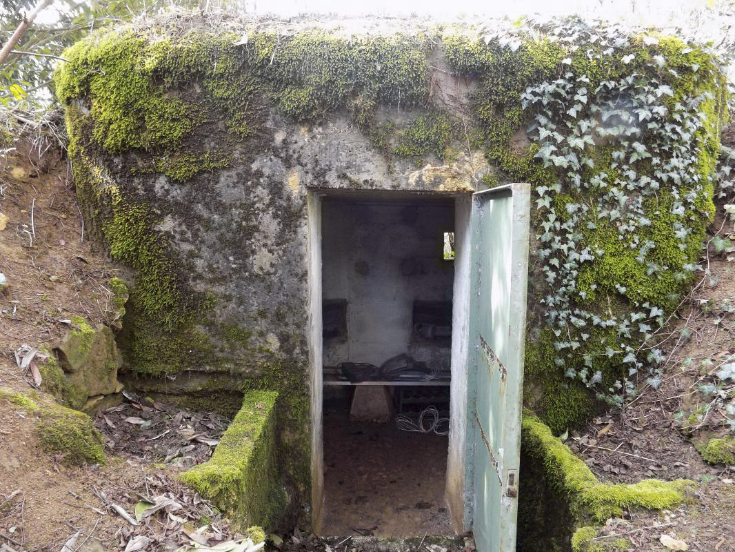 Ligne Maginot - 5B - LES ENTRECOURS - (Blockhaus pour arme infanterie) - L'entrée
 - R Tucker