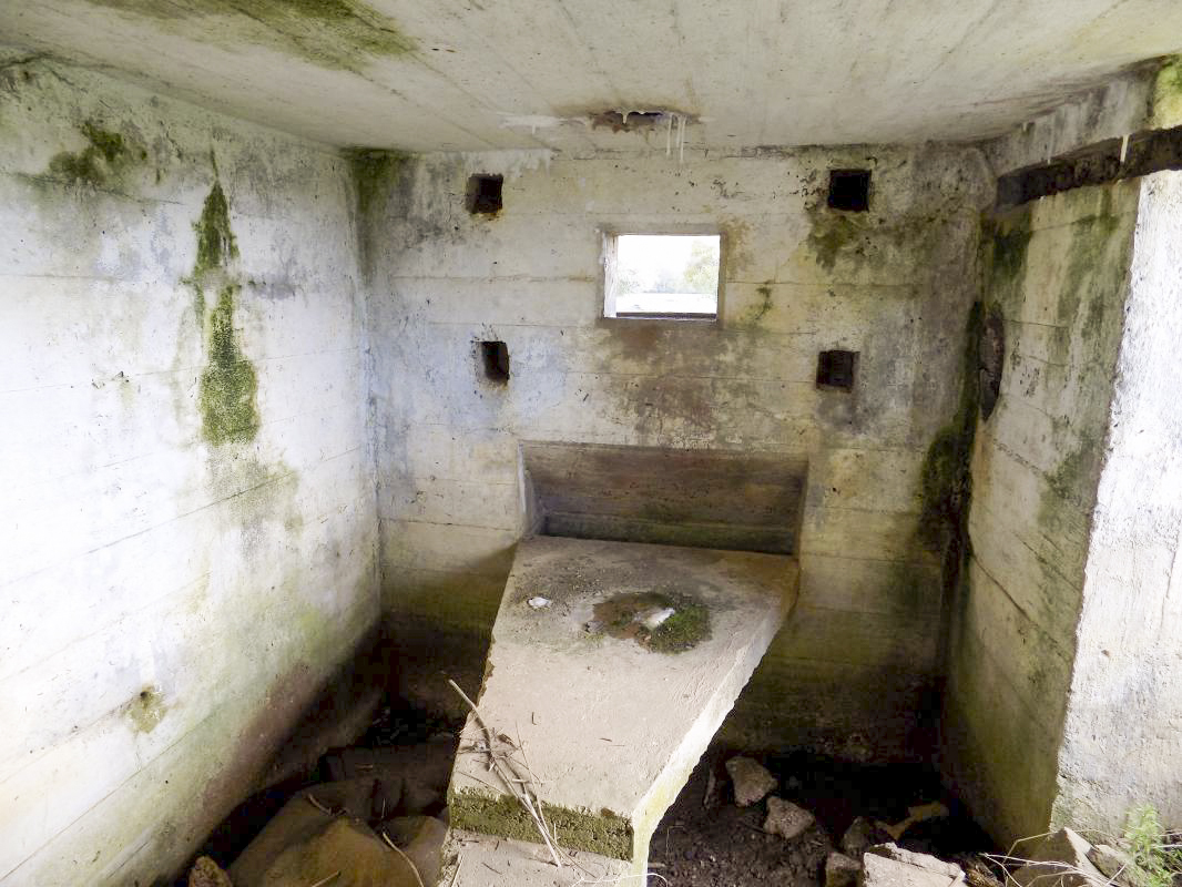 Ligne Maginot - 8B - FOCHELLE - (Blockhaus pour arme infanterie) - Créneau Hotchkiss droite - R Tucker
