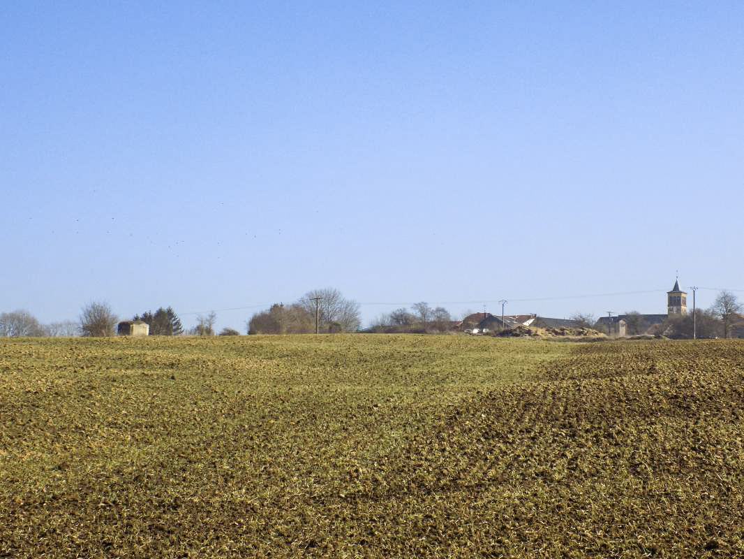 Ligne Maginot - 9A - ROUTE DE ROUVROY - (Blockhaus pour canon) - Pris du nord-est, avec Vaux-lés-Mouzon - R Tucker