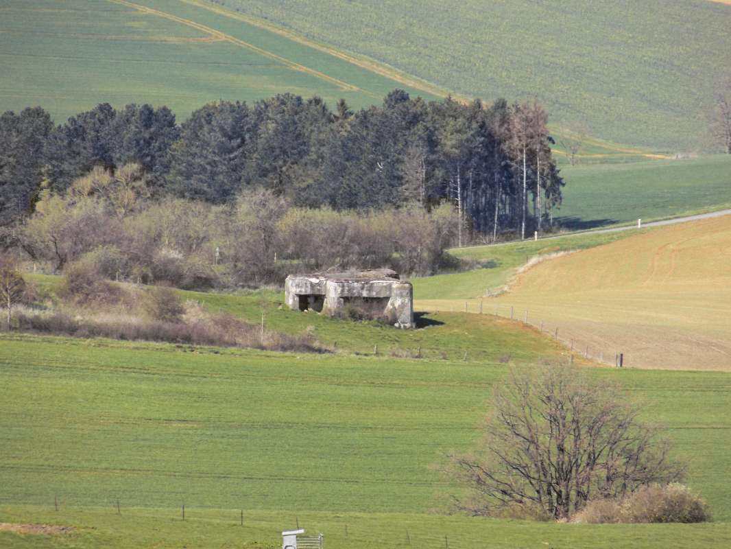 Ligne Maginot - 9B - LE CHENELET SUD - (Blockhaus pour arme infanterie) - Vue vers le nord-ouest, A101bis - R Tucker