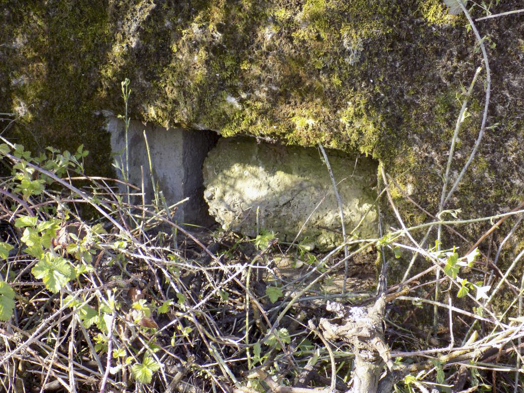 Ligne Maginot - 9C - PASSAGE à NIVEAU DE YONCK - (Blockhaus pour arme infanterie) - Créneau droite - R Tucker