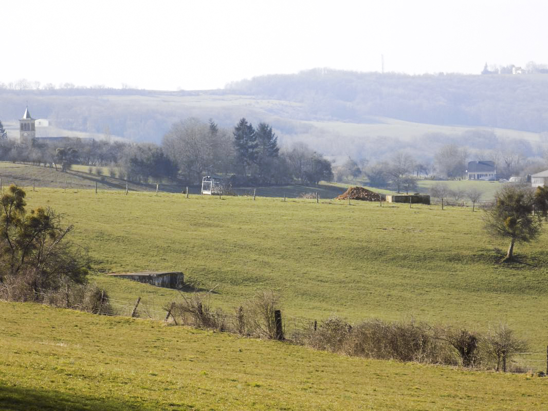 Ligne Maginot - 11A - LA BOULETTE - (Blockhaus pour canon) - Vue vers l'ouest, Le Chenelet Centre à gauche 10A - Le Chenelet Nord  - R Tucker