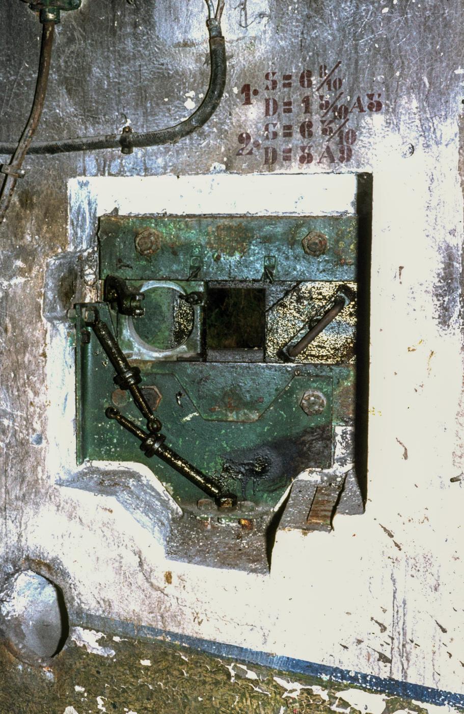 Ligne Maginot - LAUDREFANG - A37 - (Ouvrage d'infanterie) - Bloc 1
Créneau de défense de l'entrée - MANSUY Michel