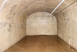 Ligne Maginot - LAVOIR - (Ouvrage d'artillerie) - Bloc 5
Magasin M2 et ses graffitis