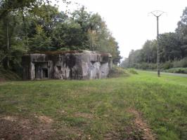 Ligne Maginot - A36 - FORT JEAN DIOT - (Blockhaus pour canon) - Blockhaus situé dans son environnement.