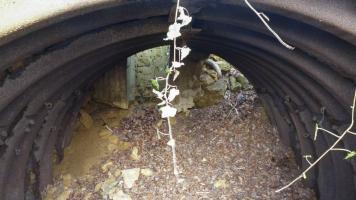 Ligne Maginot - BOIS DES ROCHES (3° DIC) - (PC) - Le local
Tôle métro avec gaine de ventilation à l'arrière gauche