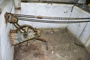 Ligne Maginot - MOLVANGE - A9 - (Ouvrage d'artillerie) - Entrée des munitions
Mécanisme du pont à effacement latéral