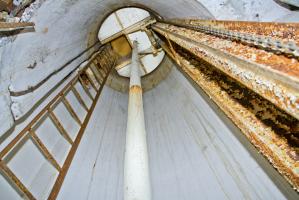 Ligne Maginot - MOLVANGE - A9 - (Ouvrage d'artillerie) - Entrée des munitions
Intérieur de l'une des deux cloches GFM
