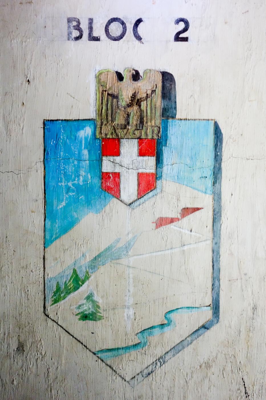 Ligne Maginot - LAVOIR - (Ouvrage d'artillerie) - Bloc 2
Etage intermédiaire
Insigne de la 53° Bie du 164° RAP - Michel Teiten