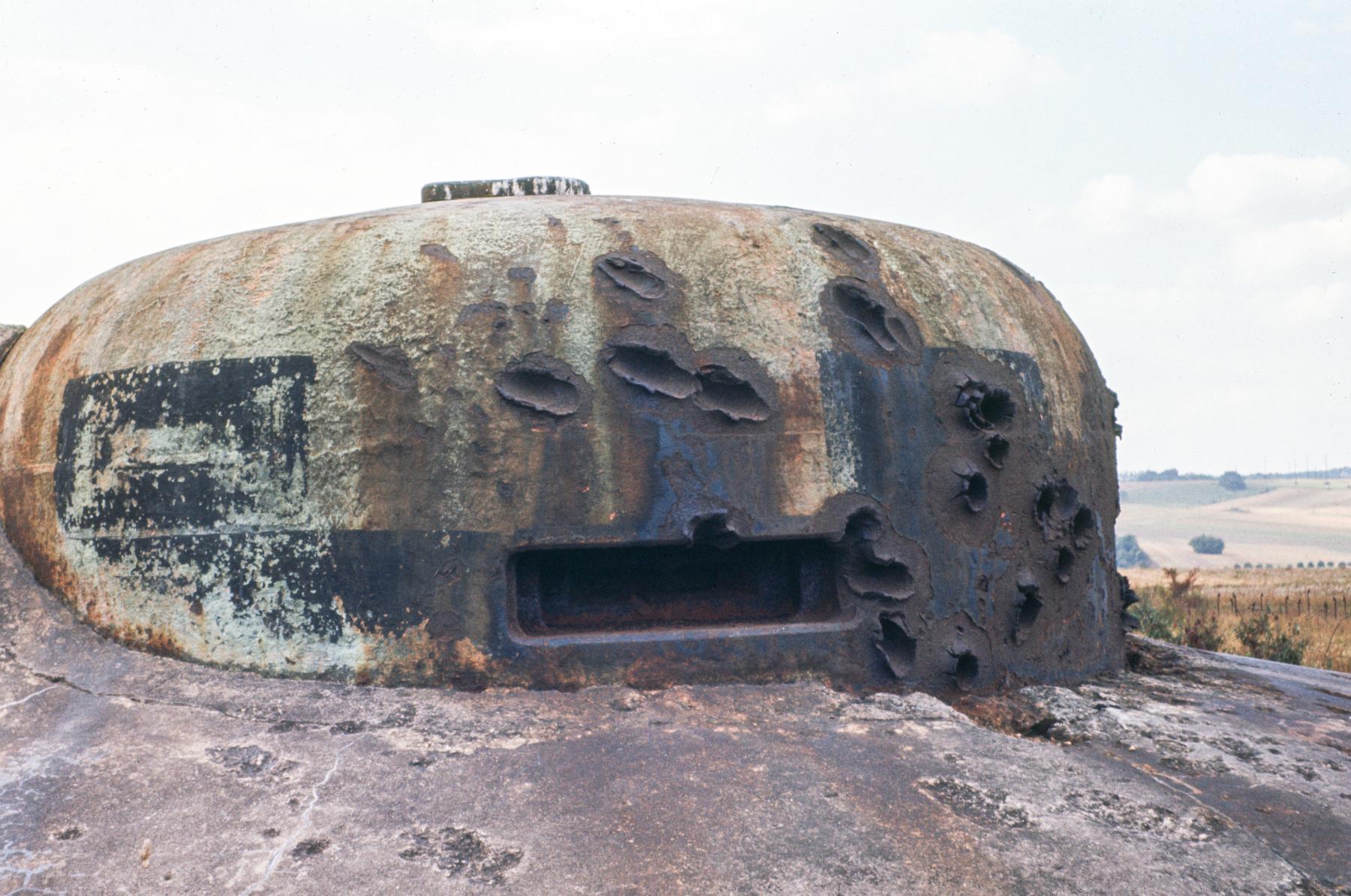 Ligne Maginot - LAUDREFANG - A37 - (Ouvrage d'infanterie) - Bloc 5
Impacts sur la cloche VDP - MANSUY Michel