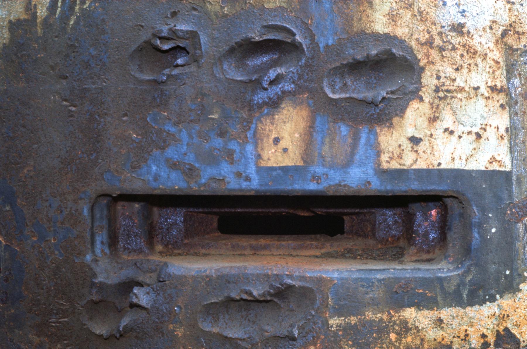 Ligne Maginot - LAUDREFANG - A37 - (Ouvrage d'infanterie) - Bloc 5
Impacts sur la cloche VDP - MANSUY Michel