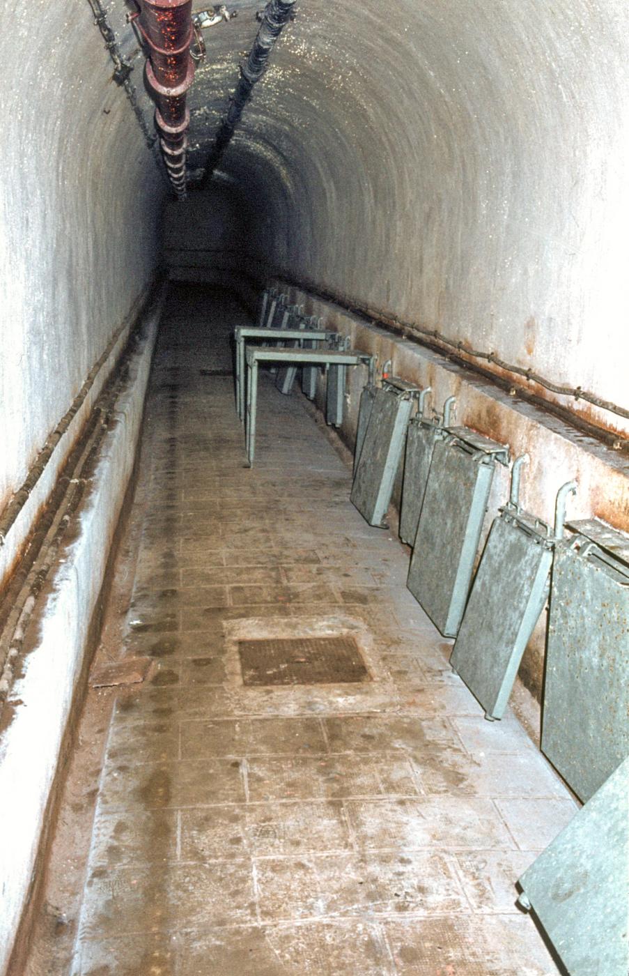 Ligne Maginot - LAUDREFANG - A37 - (Ouvrage d'infanterie) - Couloir avec tables rabattables - MANSUY Michel