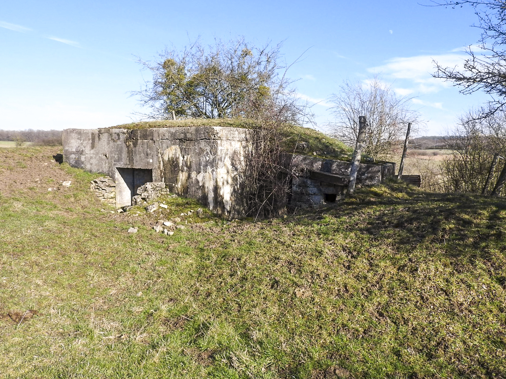 Ligne Maginot - BIDING EST 3 - (Blockhaus pour canon) - La façade arrière du blockhaus. - STENGER Mathieu