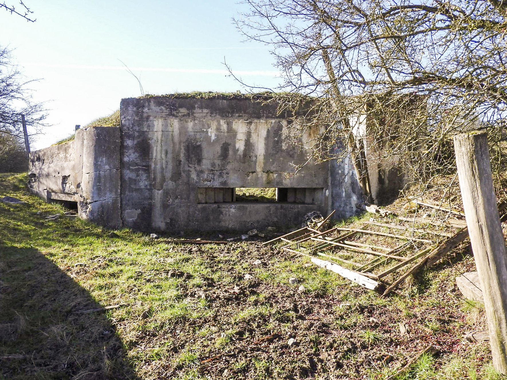 Ligne Maginot - BIDING EST 3 - (Blockhaus pour canon) - La façade de tir et son extension rajoutée. - STENGER Mathieu