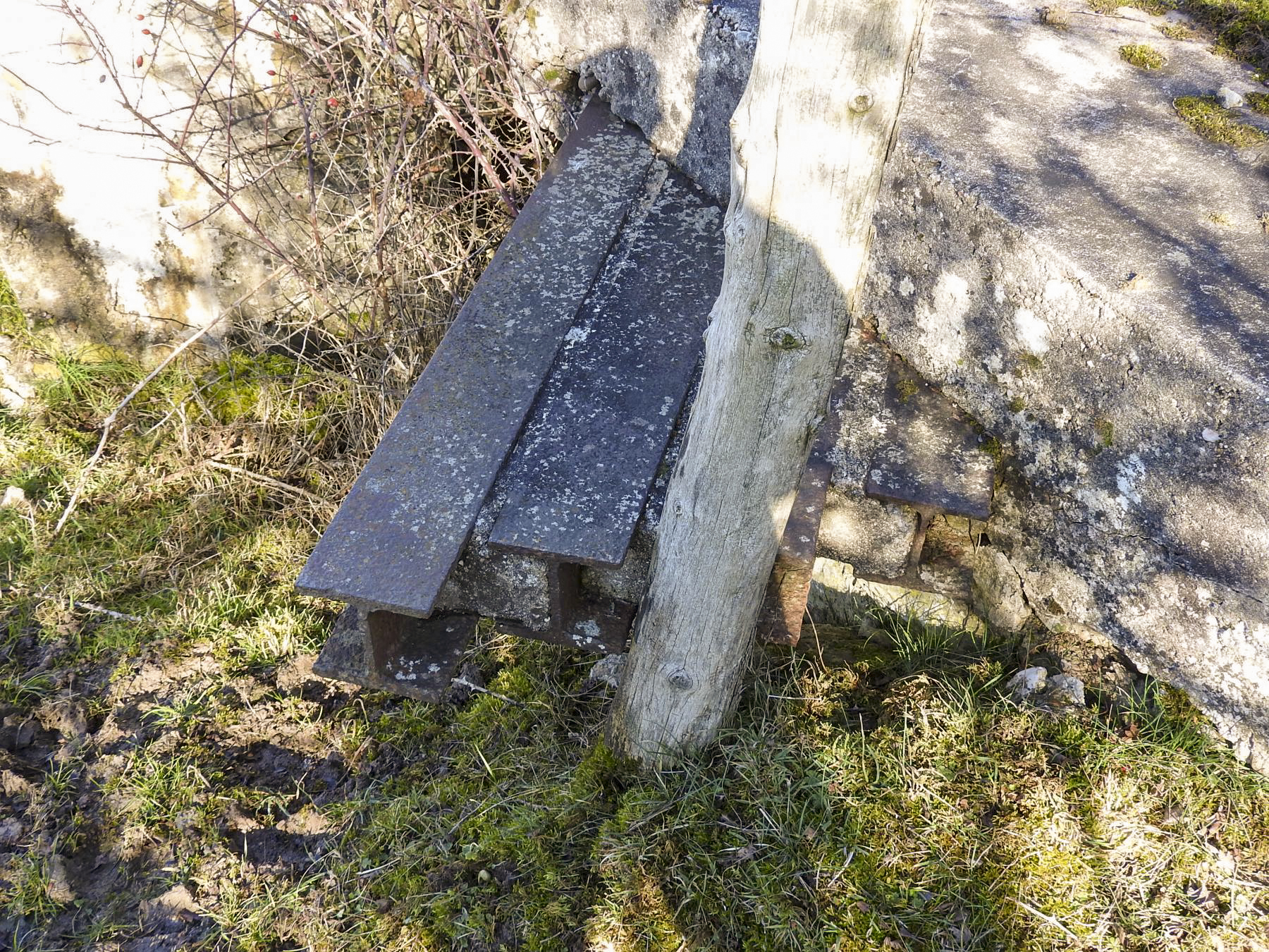 Ligne Maginot - BIDING EST 3 - (Blockhaus pour canon) - Une vue du blindage de la dalle supérieure du blockhaus. - STENGER Mathieu
