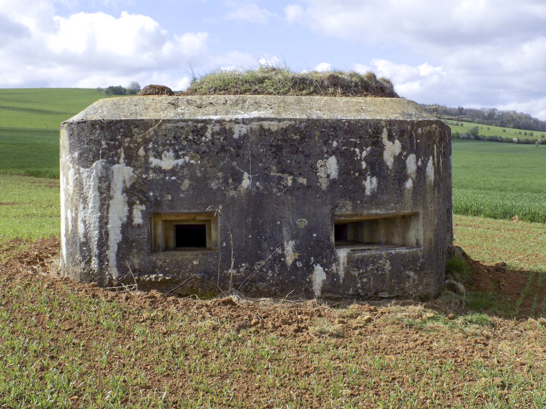 Ligne Maginot - 14C - FOND D'YVAUX OUEST - (Blockhaus pour arme infanterie) - Face frontale (droite) - R Tucker