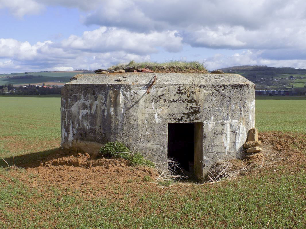 Ligne Maginot - 14C - FOND D'YVAUX OUEST - (Blockhaus pour arme infanterie) - L'arrière avec l'entrée - R Tucker