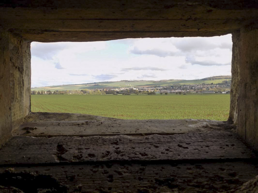 Ligne Maginot - 14C - FOND D'YVAUX OUEST - (Blockhaus pour arme infanterie) - Vue du créneau FM/Obs vers le nord, Mouzon - R Tucker