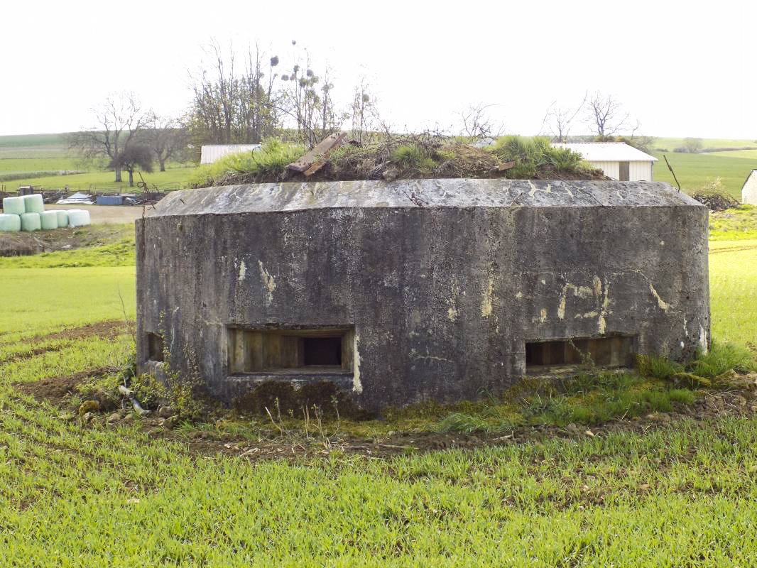 Ligne Maginot - 15C - FOND D'YVAUX EST - (Blockhaus pour arme infanterie) - Face frontale (gauche) - R Tucker