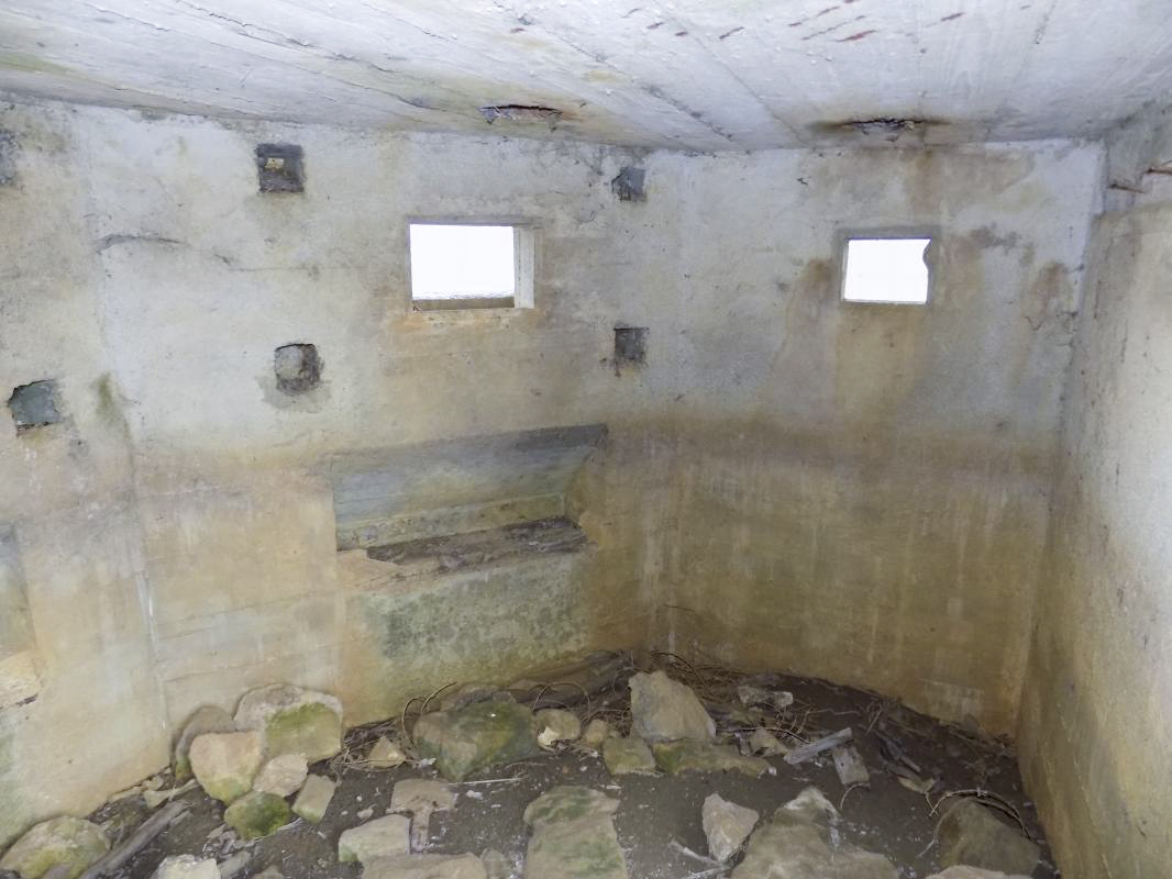 Ligne Maginot - 15C - FOND D'YVAUX EST - (Blockhaus pour arme infanterie) - Créneaux Hotchkiss central et FM - R Tucker