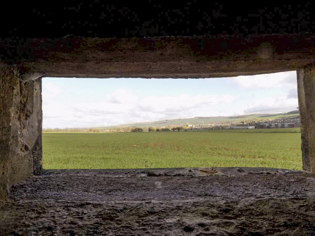 Ligne Maginot - 15C - FOND D'YVAUX EST - (Blockhaus pour arme infanterie) - Vue du créneau Hotchkiss central - R Tucker