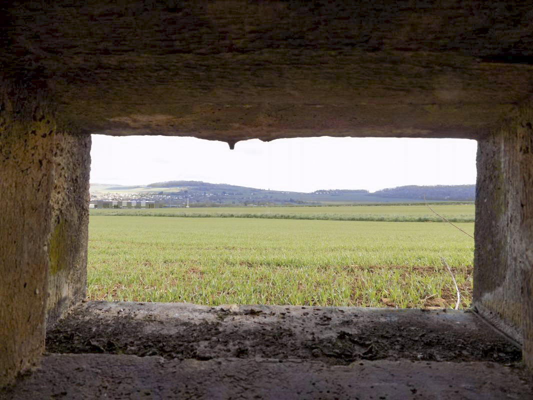 Ligne Maginot - 15C - FOND D'YVAUX EST - (Blockhaus pour arme infanterie) - Vue du créneau FM - R Tucker