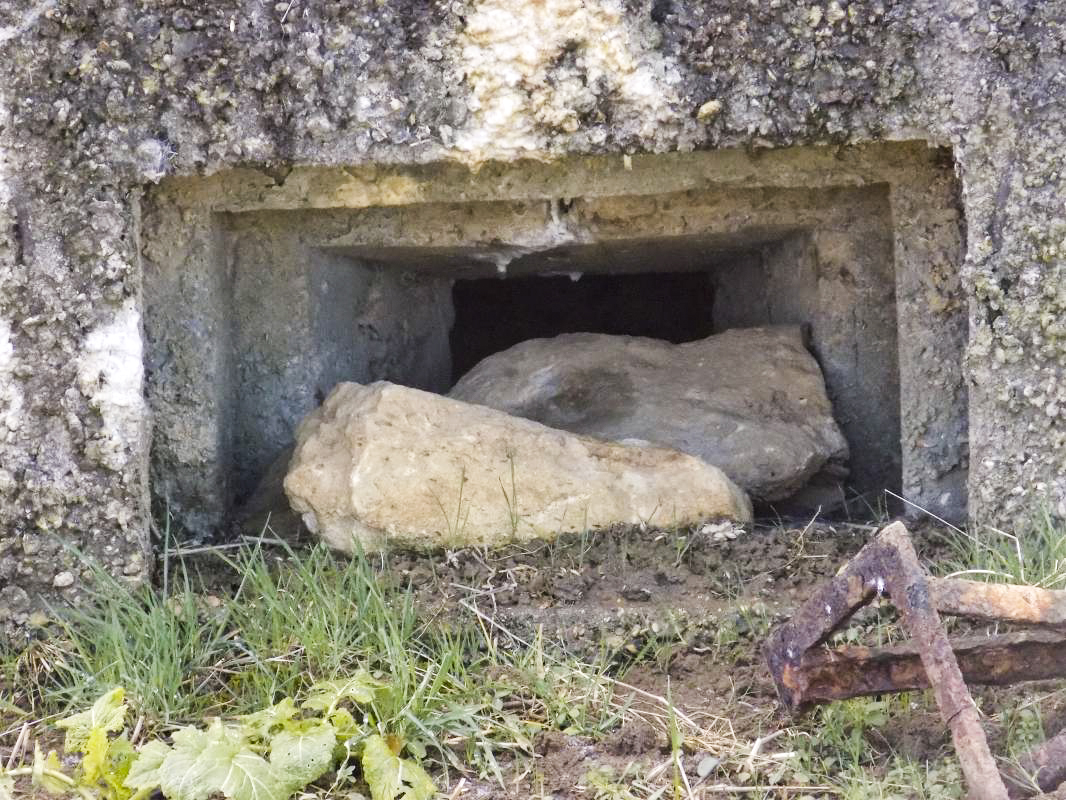 Ligne Maginot - 22BIS - BREVILLY NORD-OUEST - (Blockhaus pour arme infanterie) - Face frontale, créneau droite - R Tucker