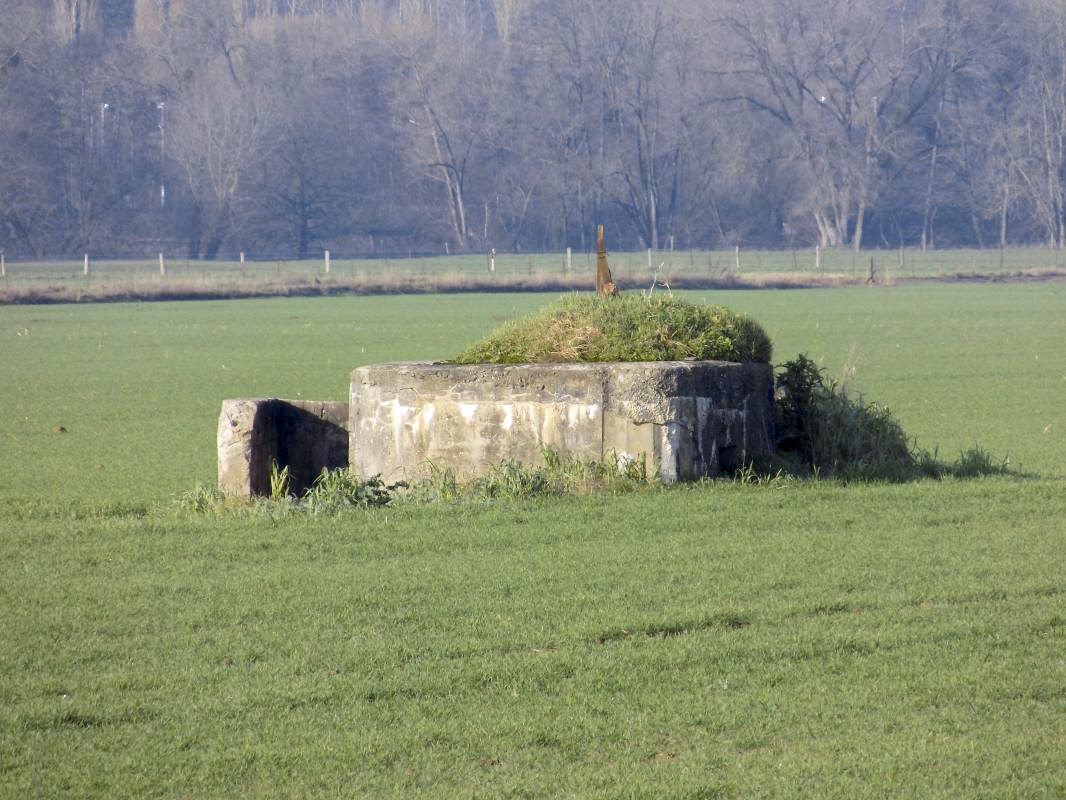 Ligne Maginot - 22BIS - BREVILLY NORD-OUEST - (Blockhaus pour arme infanterie) - Pris du sud, protection pour l'entrée à gauche - R Tucker