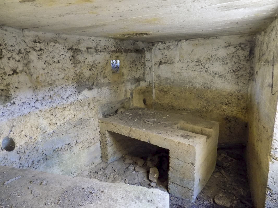 Ligne Maginot - 22BIS - BREVILLY NORD-OUEST - (Blockhaus pour arme infanterie) - Créneau droite - R Tucker