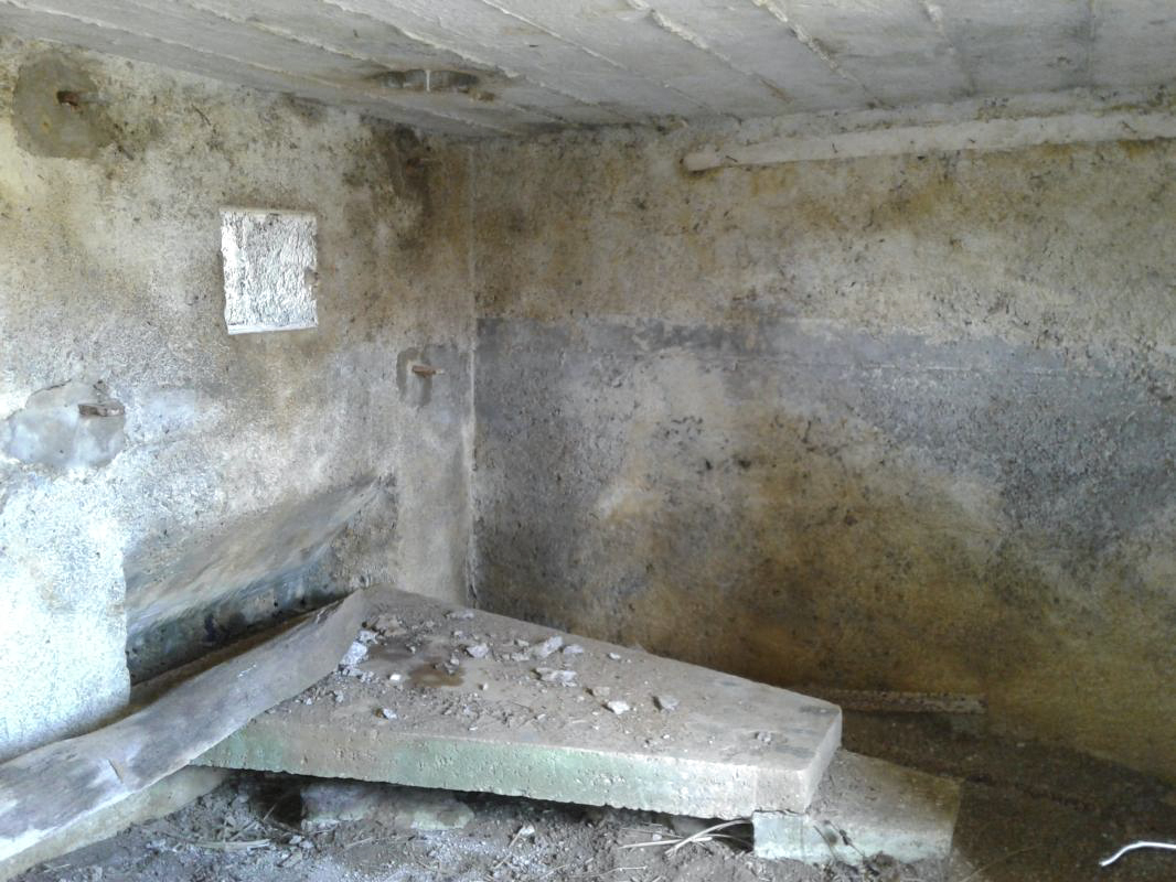 Ligne Maginot - 22D - LES MAPAILLES NORD - (Blockhaus pour arme infanterie) - Créneau pour mitrailleuse droite. - F-THOMASSIN