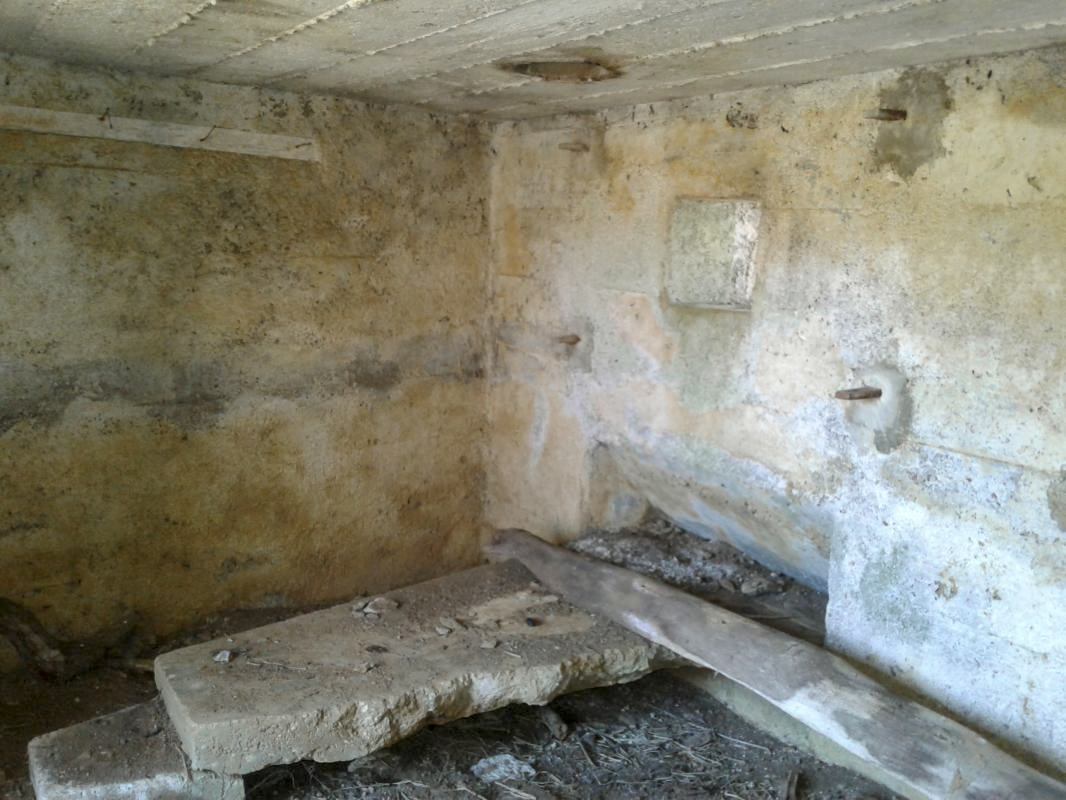 Ligne Maginot - 22D - LES MAPAILLES NORD - (Blockhaus pour arme infanterie) - Créneau pour mitrailleuse gauche. - F-THOMASSIN