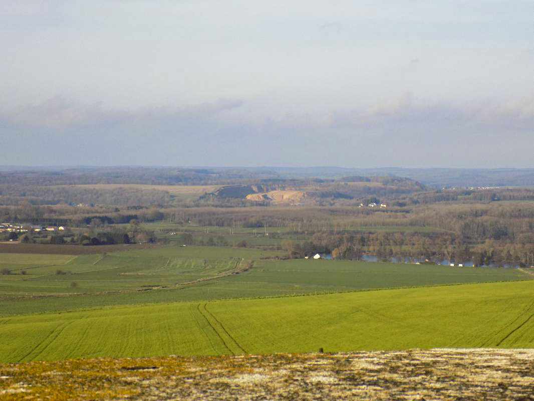 Ligne Maginot - 22D - LES MAPAILLES NORD - (Blockhaus pour arme infanterie) - Vue vers le nord, vallée de la Chiers à l'arrière plan - R Tucker