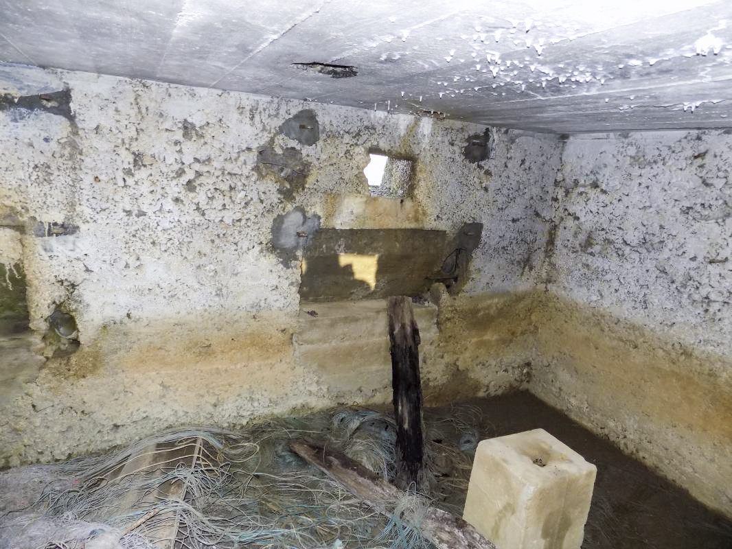 Ligne Maginot - 29A - LES BAUCHES SUD - (Blockhaus pour arme infanterie) - Face frontale, créneau Hotchkiss droite - R Tucker