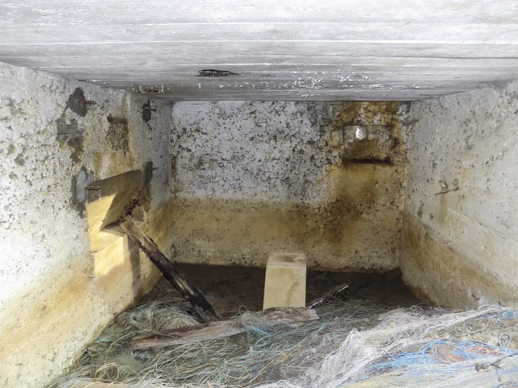 Ligne Maginot - 29A - LES BAUCHES SUD - (Blockhaus pour arme infanterie) - Face droite, créneau FM - R Tucker