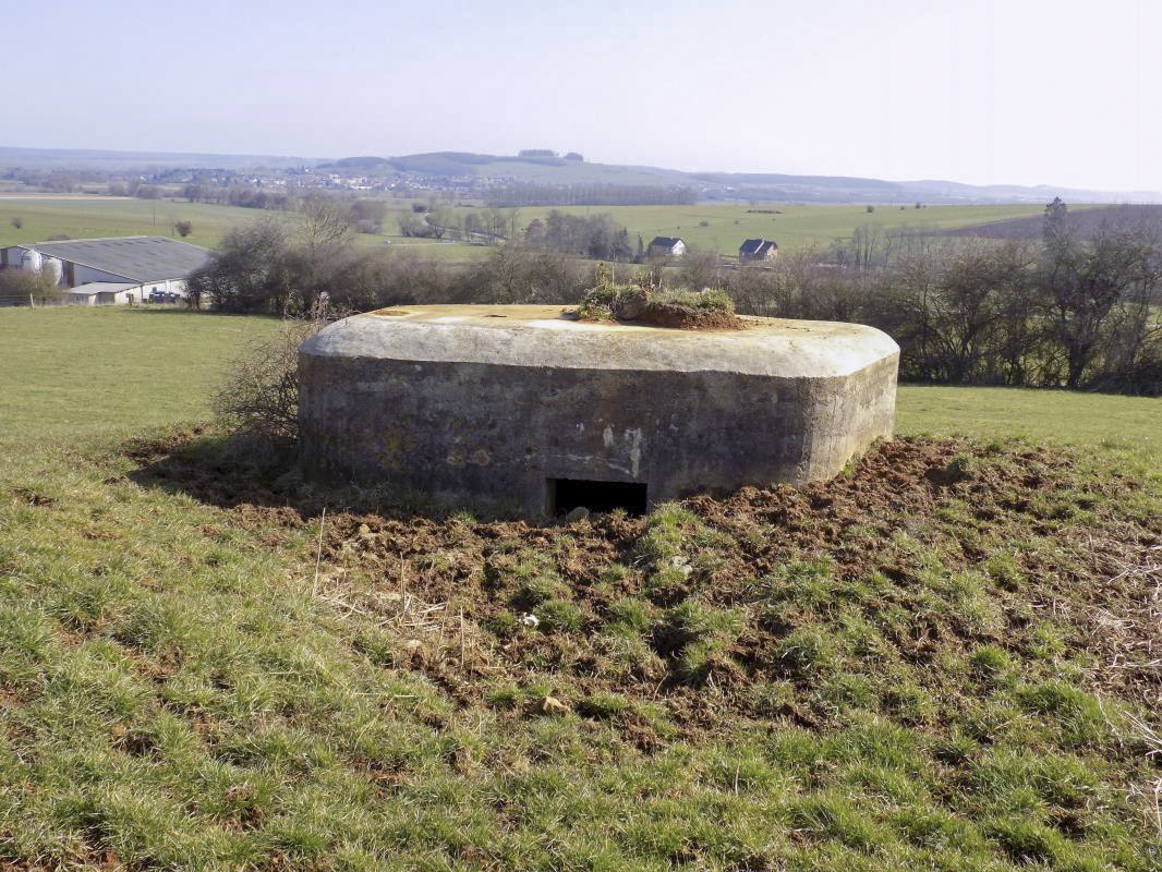 Ligne Maginot - 29B - TRUC DES CHANVRES - (Blockhaus pour canon) - L'arrière avec l'entrée - R Tucker