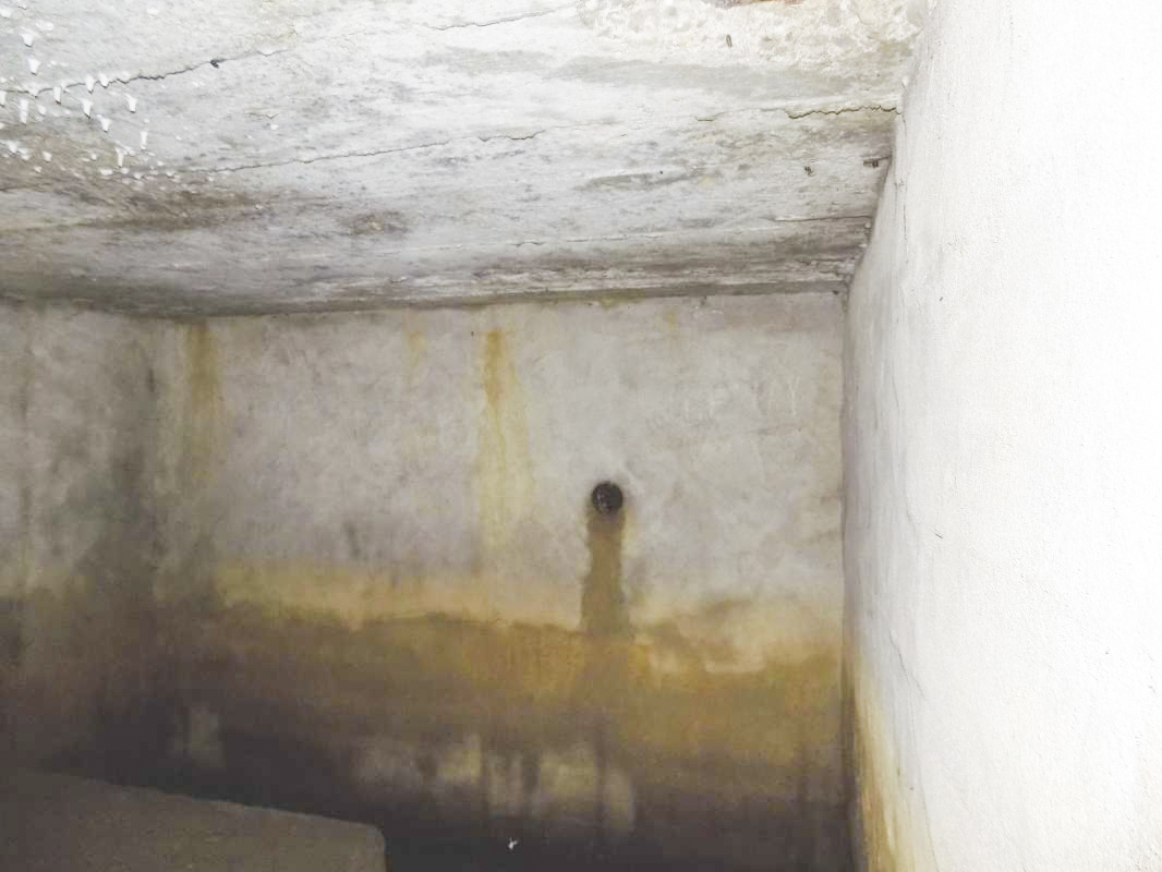 Ligne Maginot - 34A - LE BOCHET NORD - (Blockhaus pour arme infanterie) - Face droite, sans créneau - R Tucker