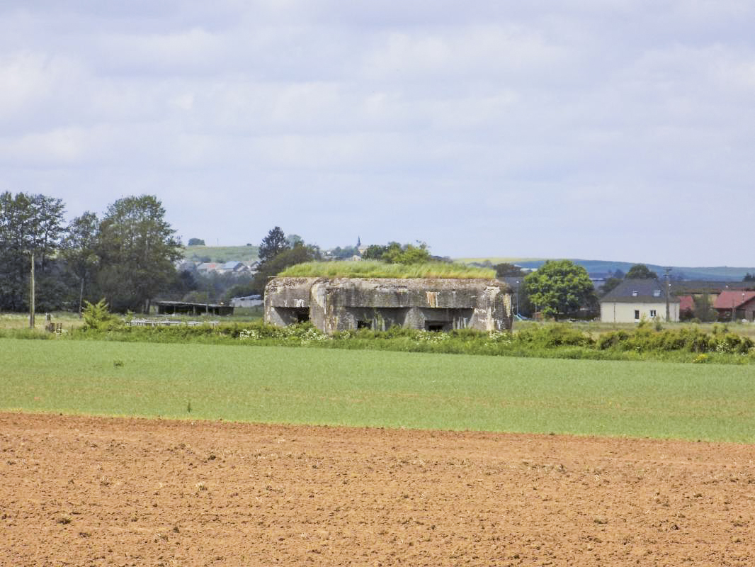 Ligne Maginot - 34A - LE BOCHET NORD - (Blockhaus pour arme infanterie) - Vue vers le nord-ouest, A103 - R Tucker