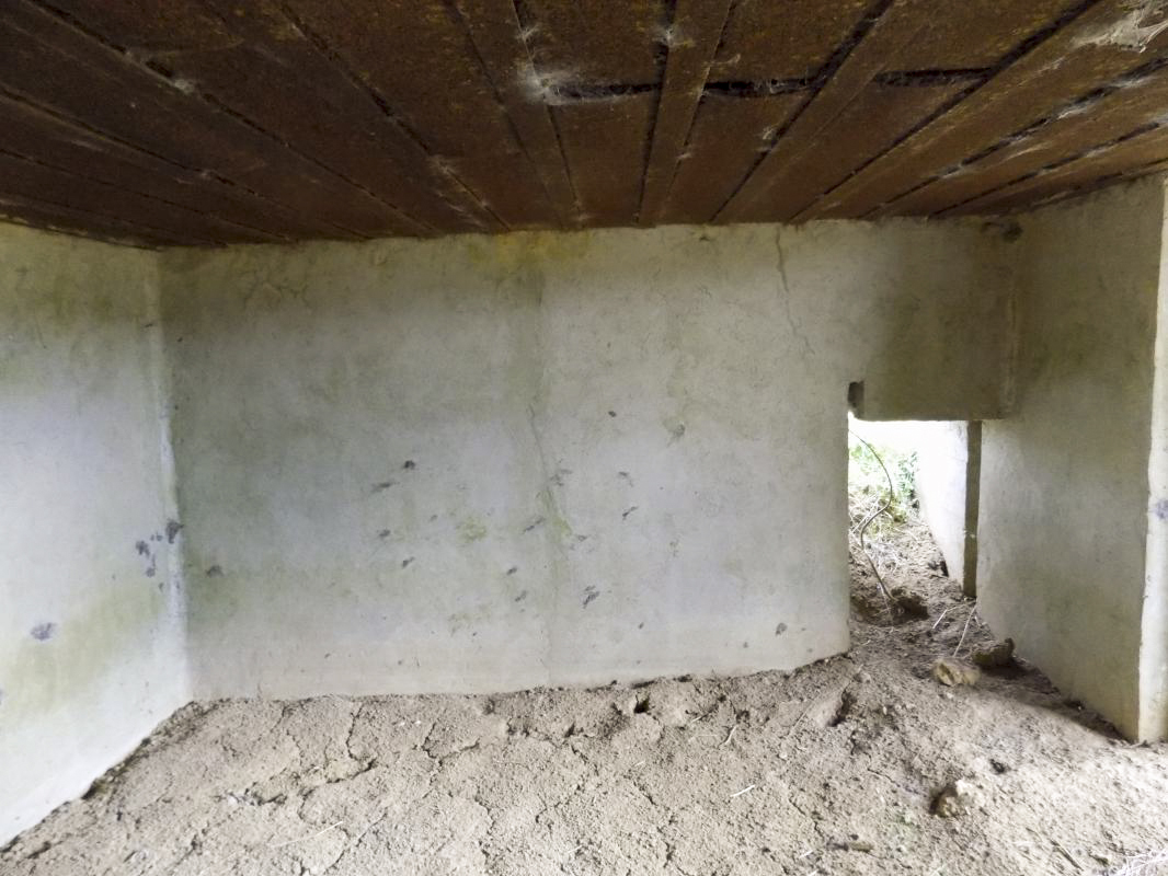 Ligne Maginot - LE BOCHET - (Blockhaus pour canon) - Face droite, l'entrée hommes - R Tucker