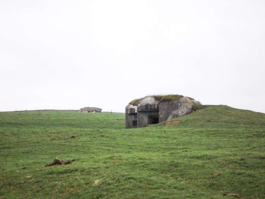 Ligne Maginot - A93 - CHYBERCHAMP - (Casemate d'artillerie) - A93 avec 26E Cote de Morefosse à l'arrière plan - R Tucker