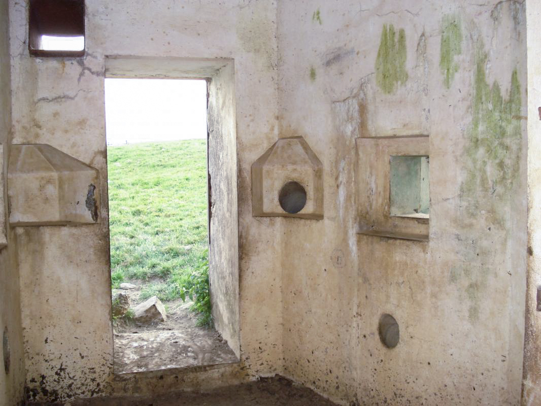 Ligne Maginot - A93 - CHYBERCHAMP - (Casemate d'artillerie) - L’intérieur, entrée hommes - R Tucker