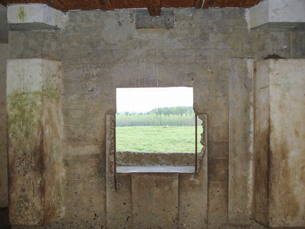 Ligne Maginot - A93 - CHYBERCHAMP - (Casemate d'artillerie) - L’intérieur
Embrasure d'artillerie - R Tucker
