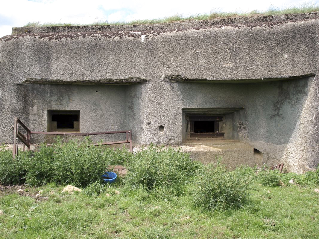 Ligne Maginot - A102 - LA MAHOTTE - (Blockhaus lourd type STG / STG-FCR - Double) - Les créneaux face est - R Tucker