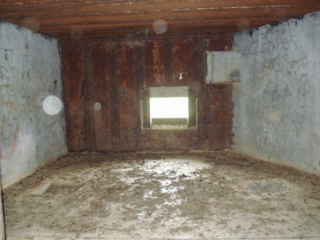 Ligne Maginot - A102 - LA MAHOTTE - (Blockhaus lourd type STG / STG-FCR - Double) - Créneau AC face à l'est - R Tucker
