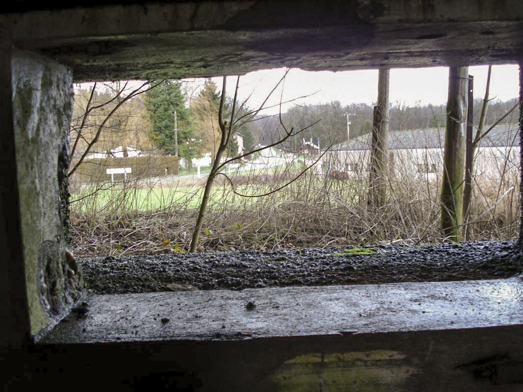 Ligne Maginot - MF21 - X - MOGUES - (Poste GRM - Maison Forte) - Vue frontale vers le nord créneau AC - R Tucker
