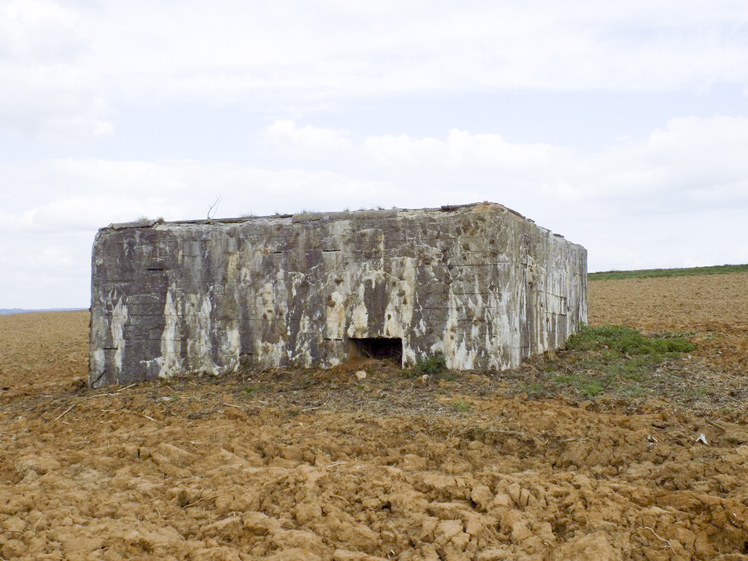 Ligne Maginot - MOULIN D'EUILLY - (Blockhaus pour canon) - Face gauche avec l'entrée hommes - R Tucker
