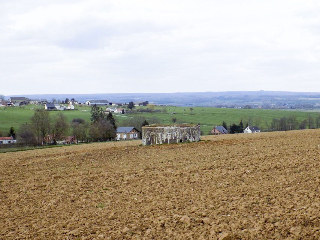 Ligne Maginot - MOULIN D'EUILLY - (Blockhaus pour canon) - Vue vers le Nord, direction de tir - R Tucker